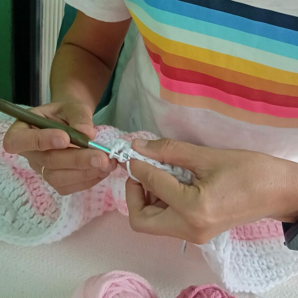 tejer crochet en casa actividad relajante y creativa