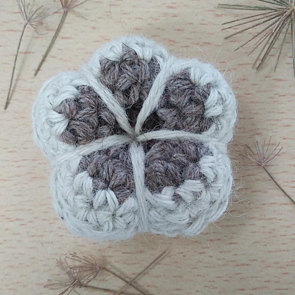 flor crochet 3D
