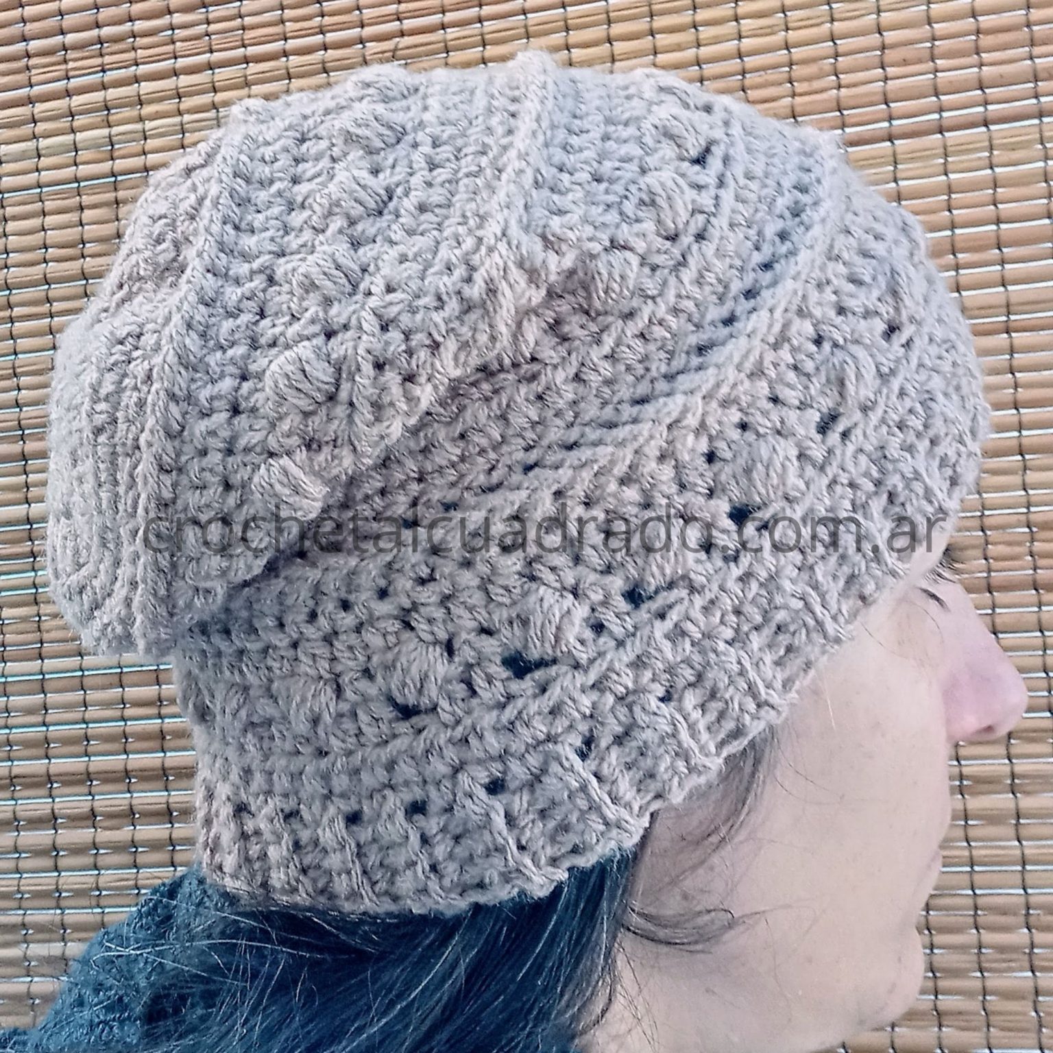 Gorro Estilo Caído Con Punto Relieve - Crochet Al Cuadrado