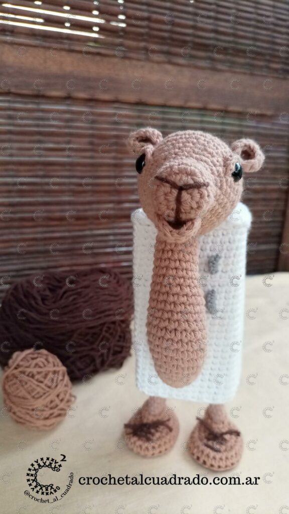 frigo camelo amigurumi terminado