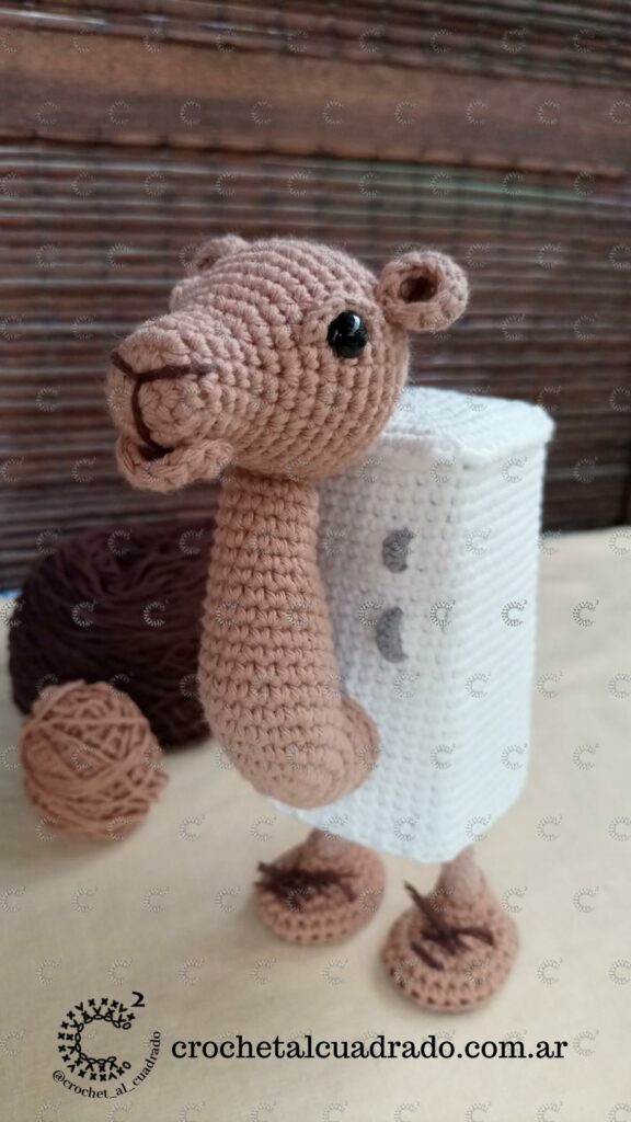 frigo camelo amigurumi terminado