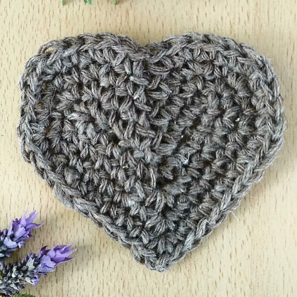 crochet heart made with traditional single crochet v stitch