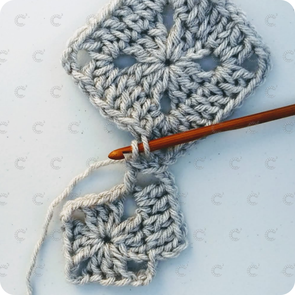 Paso 7 de la unión punto por punto al crochet: recuperación de la lazada para continuar la unión