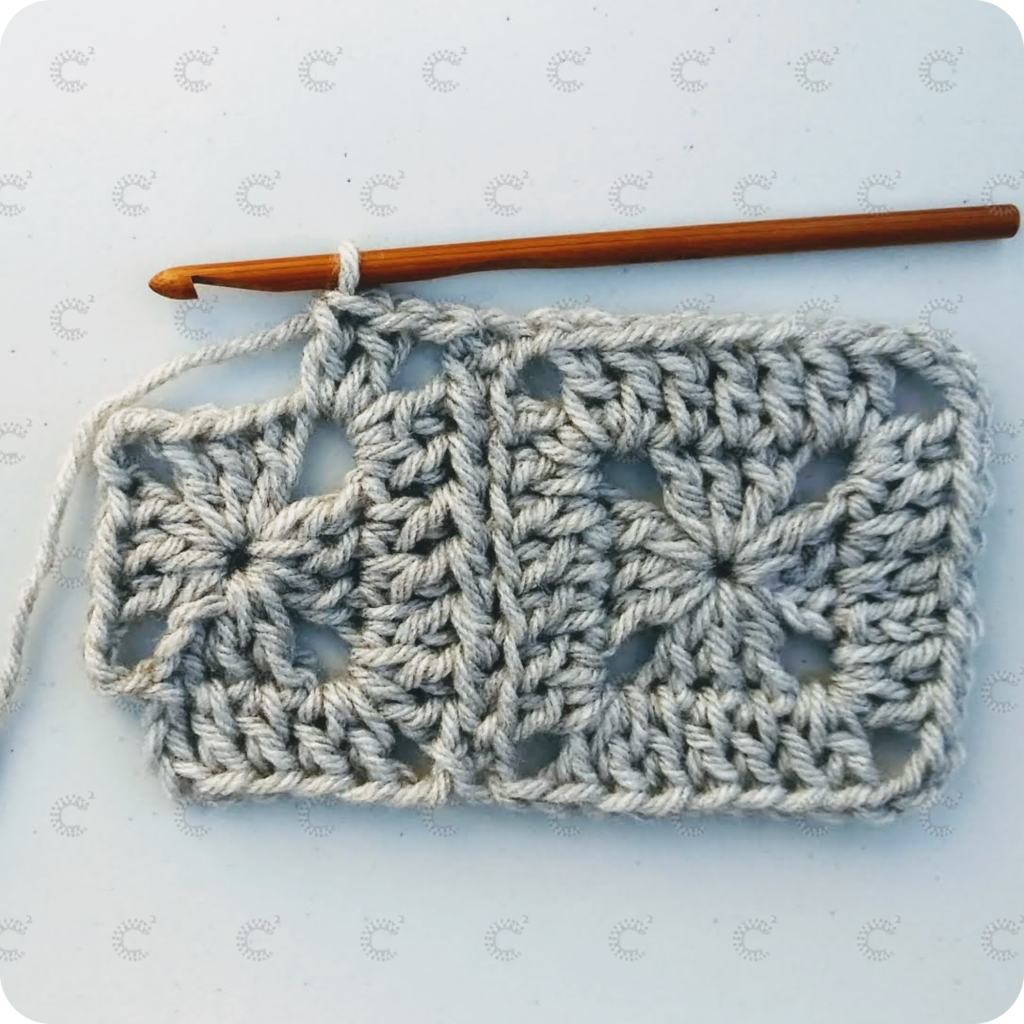 Paso 10 de la unión punto por punto al crochet: finalización de la unión y continuación del tejido