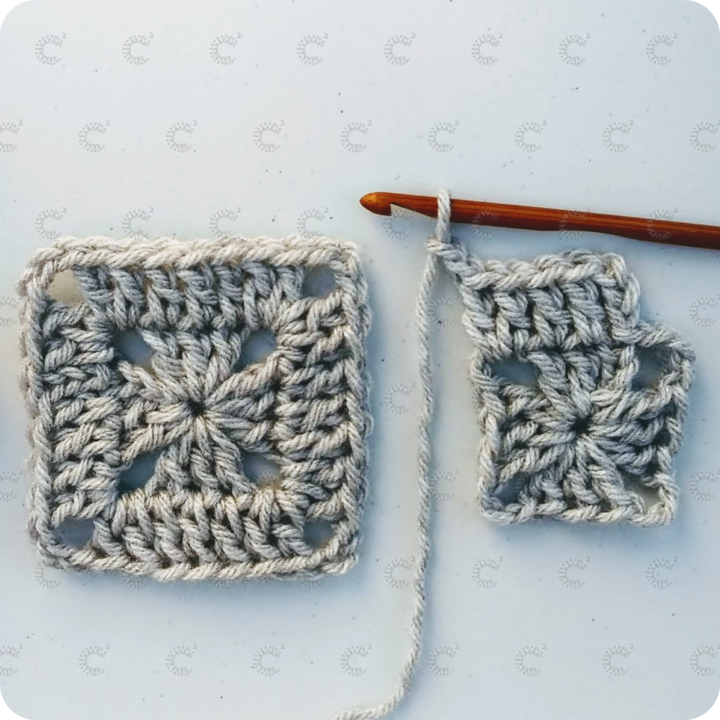 Paso 1 de la unión punto por punto al crochet: preparación del segundo granny en la última hilera